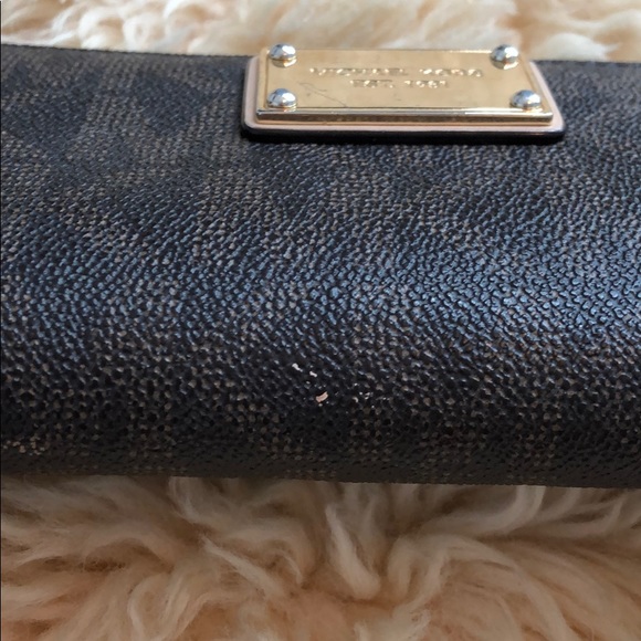 Authentic Michael Kors Logo Continental Wristlet - Picture 5 of 8